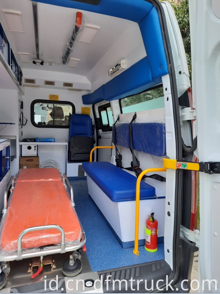 FORD TRANSIT AMBULANCE 8